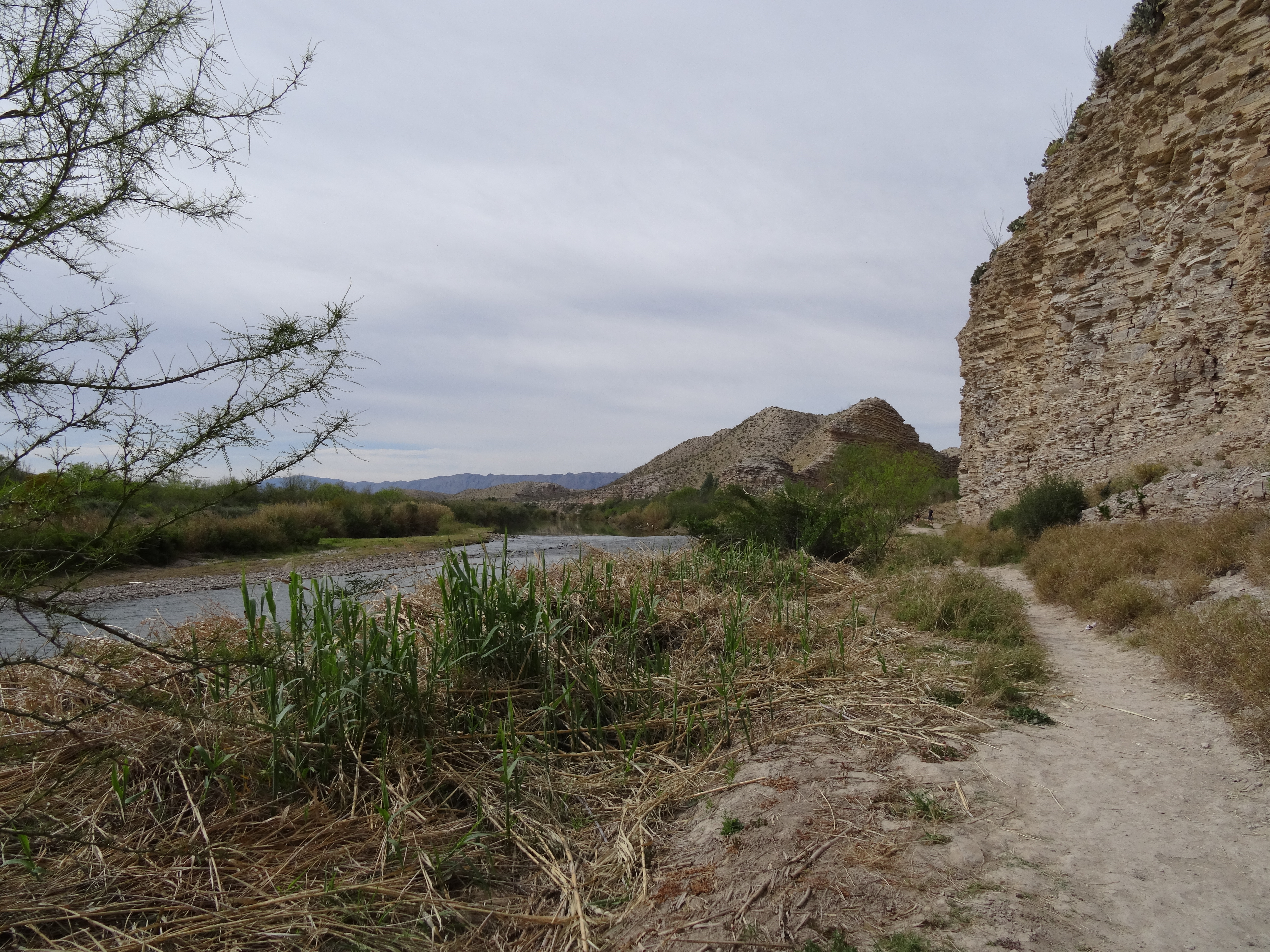 Hiking along the Rio Grand