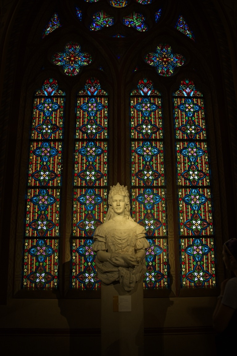 Statue of Empresses Elizabeth, Sisi