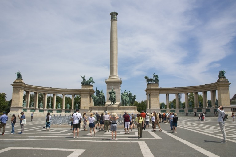 Monument at Hero&rsquo;s Square