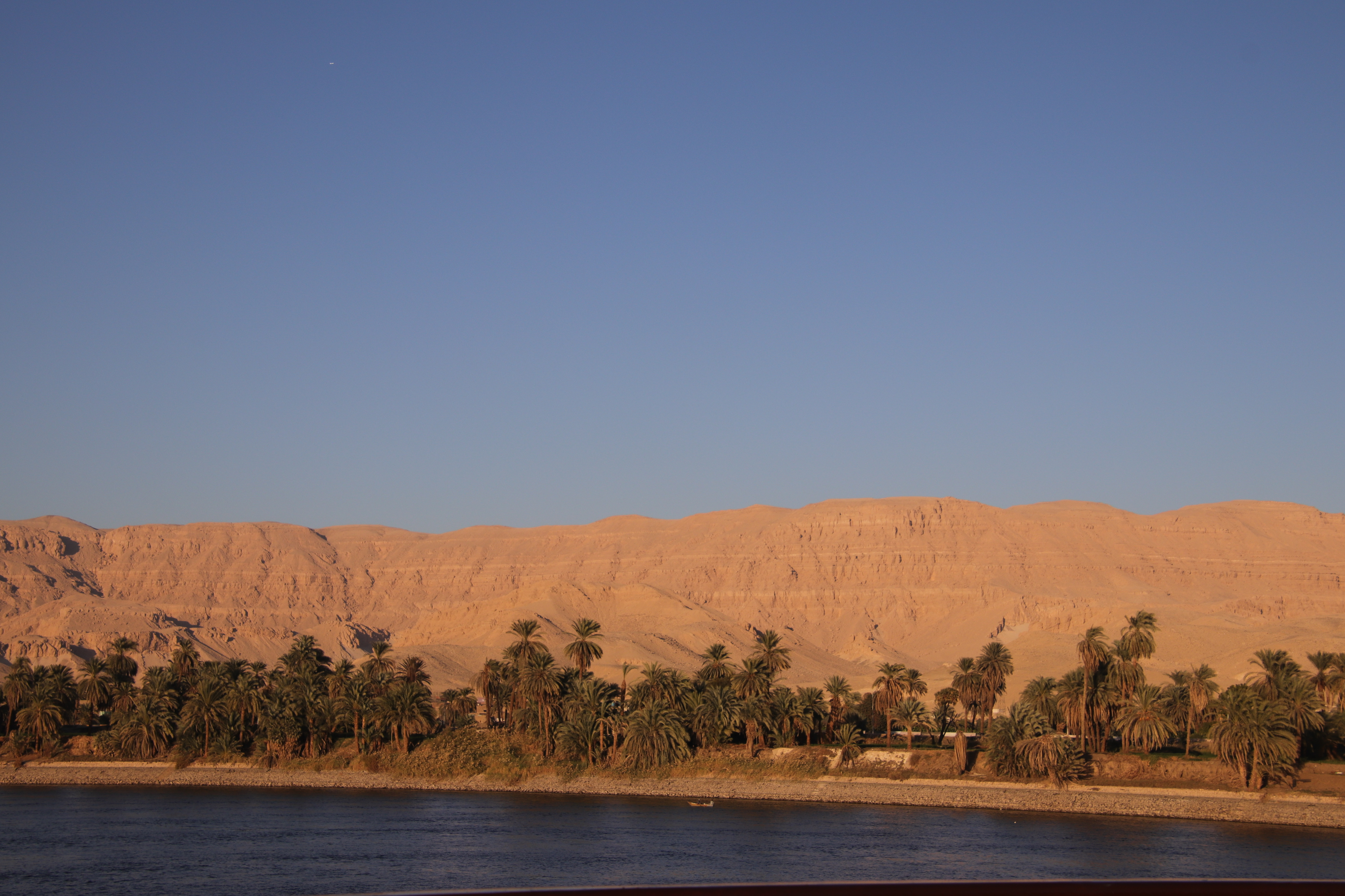 Desert is close to the Nile