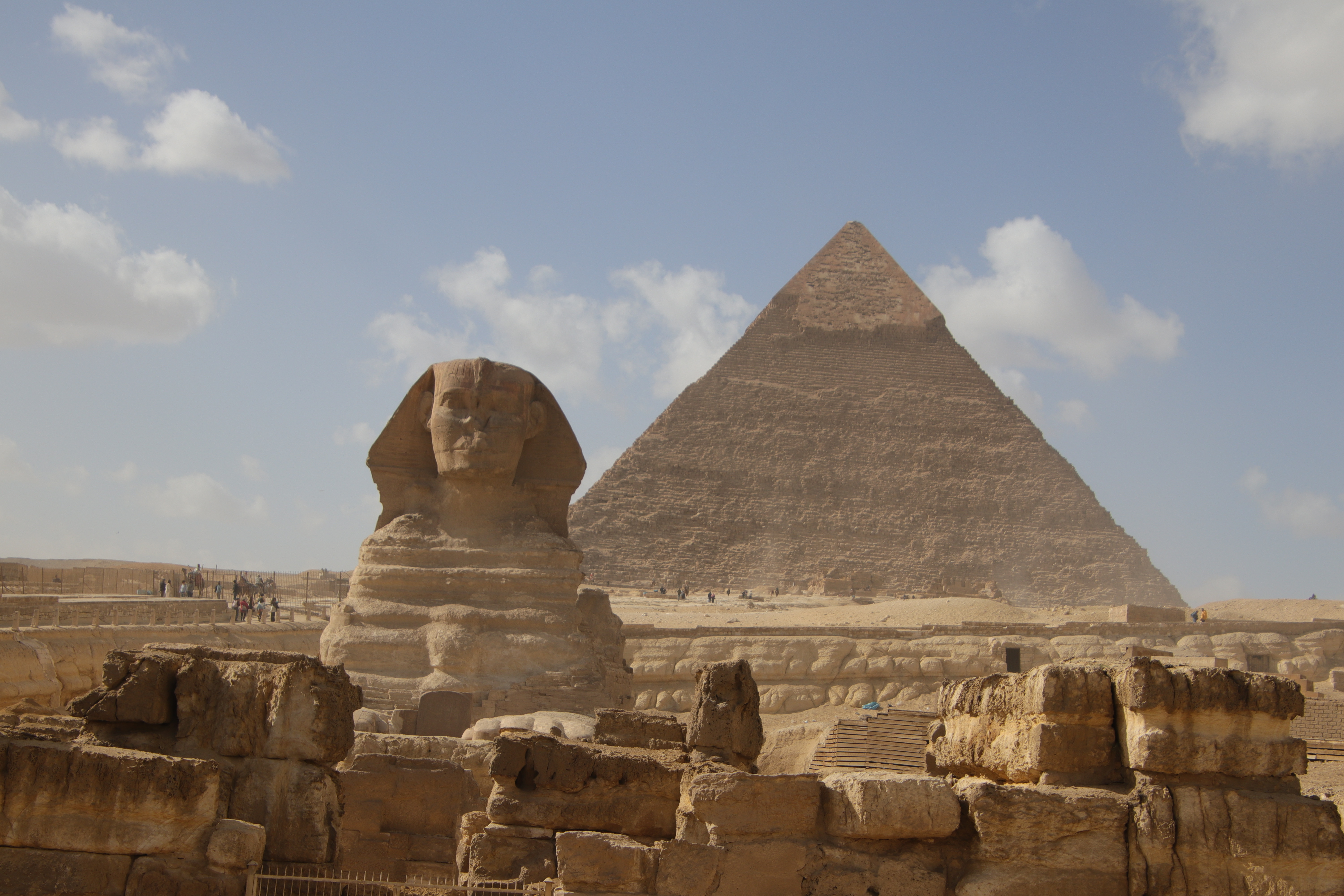 Sphinx with Khafre&rsquo;s pyramid behind