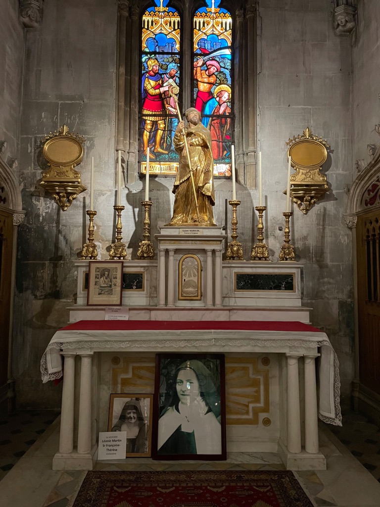 Side chapel for St. Agricol