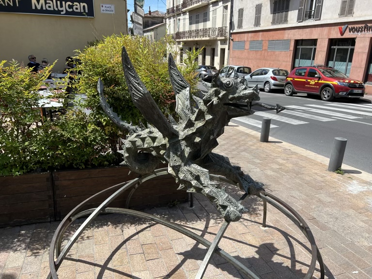 Dragon sculpture in Draguignan