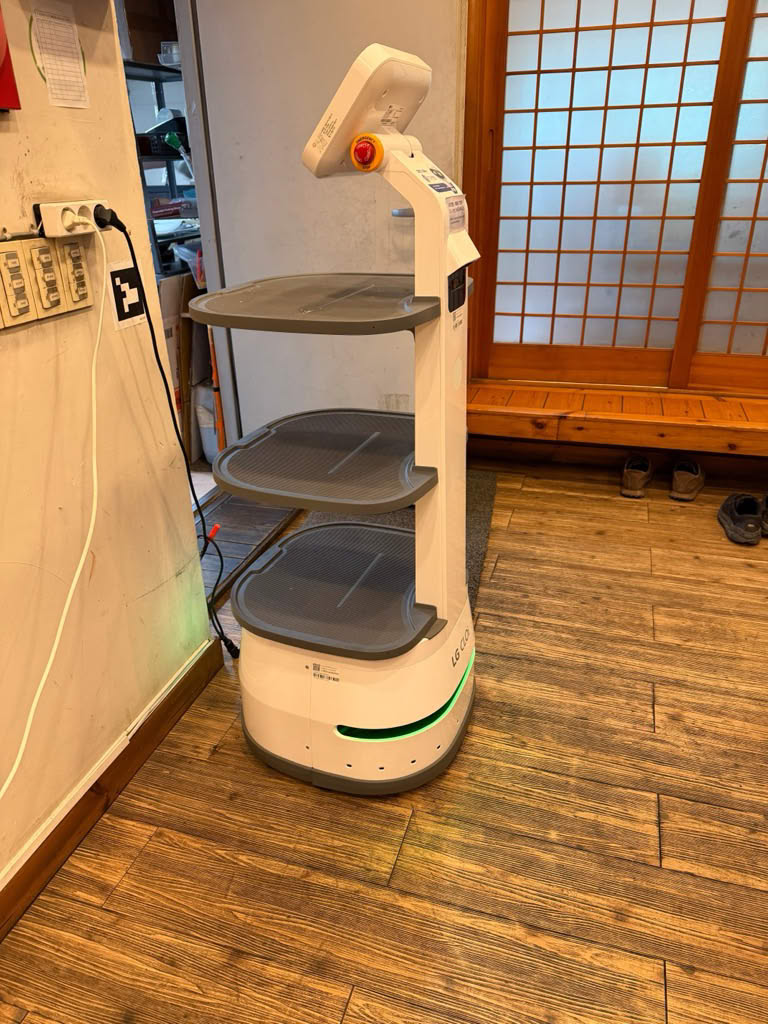Robot waiter