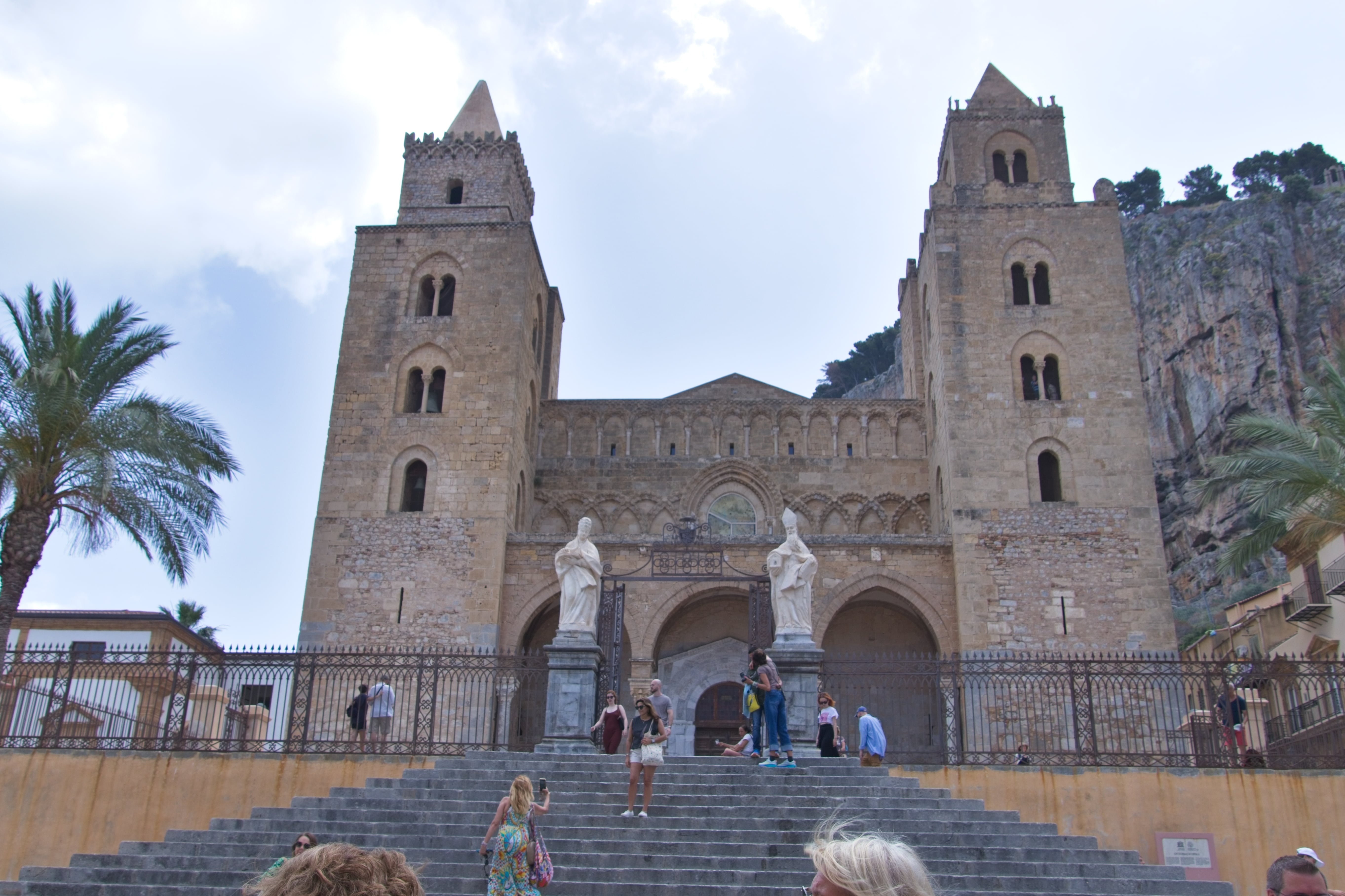 <a href="https://en.m.wikipedia.org/wiki/Cefal%C3%B9_Cathedral">Cefalù Cathedral</a>