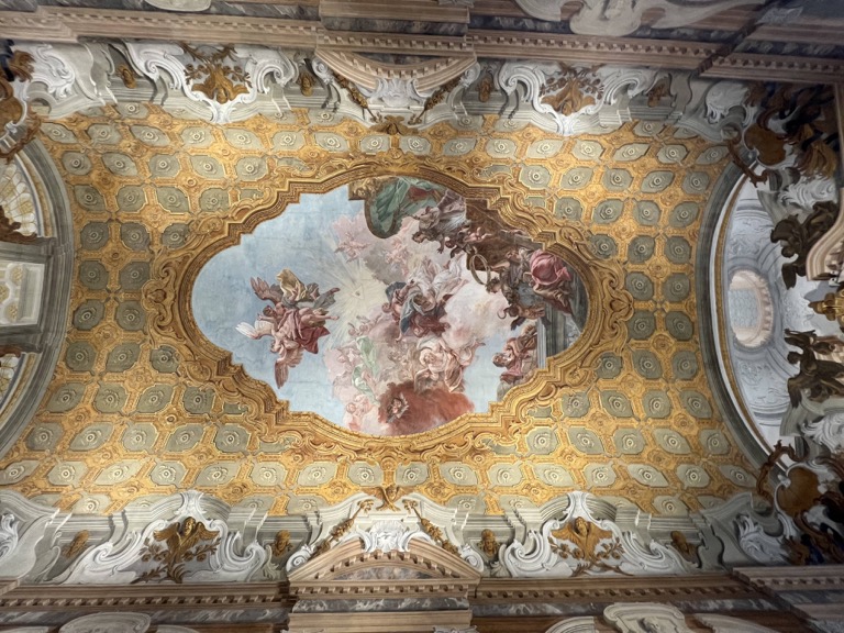 Doge&rsquo;s private church ceiling